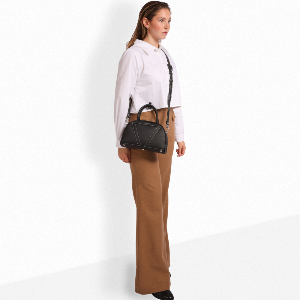 Henkeltasche als Crossbody Tasche mit Konntrastnähten Schwarz
